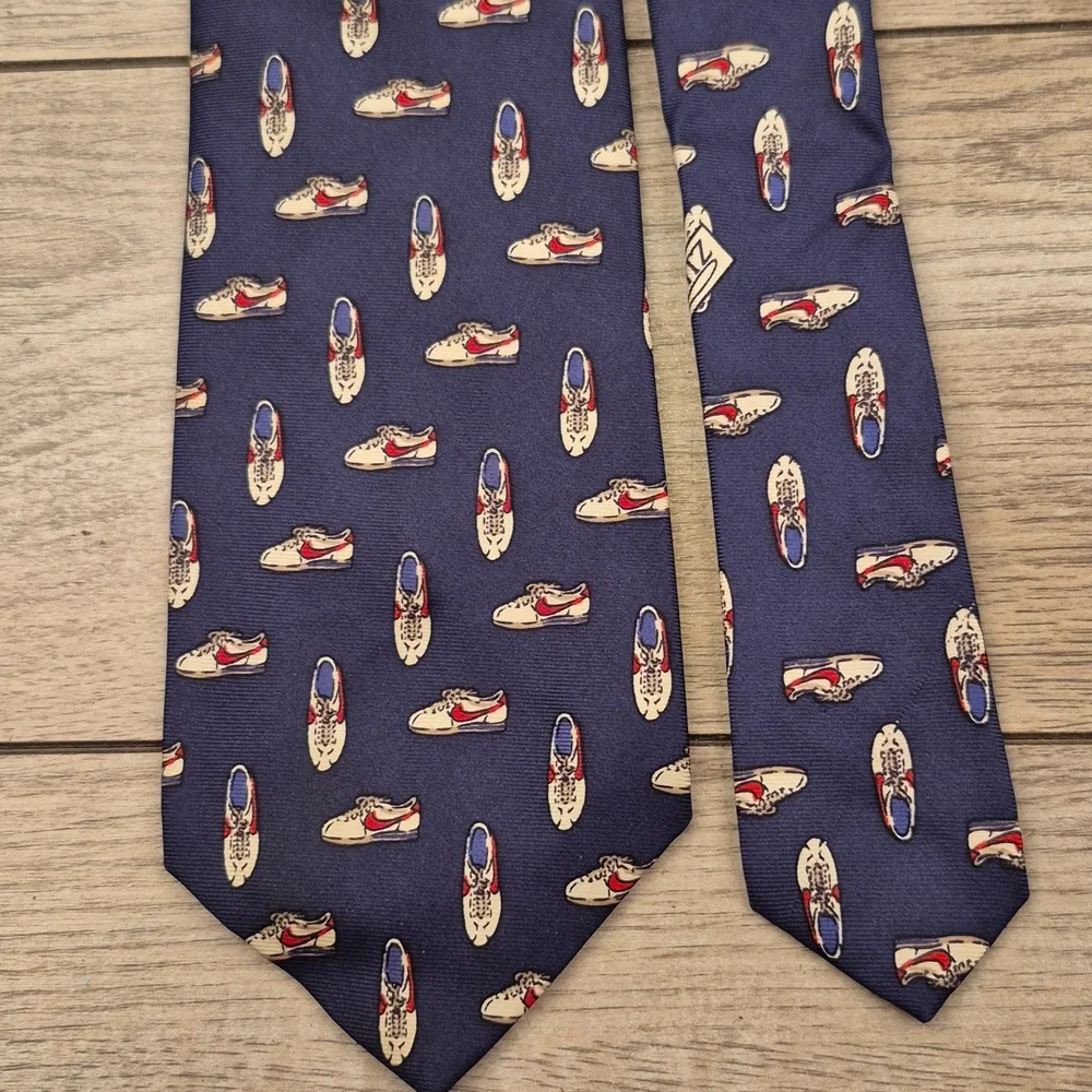 NIKE Cortez Sneakers Dark Navy Pattern Sakowitz Silk‎ Mens Tie VTG 90s RARE